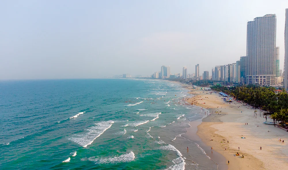 Bãi biển Mỹ Khê, một trong những bãi biển đẹp nhất hành tinh